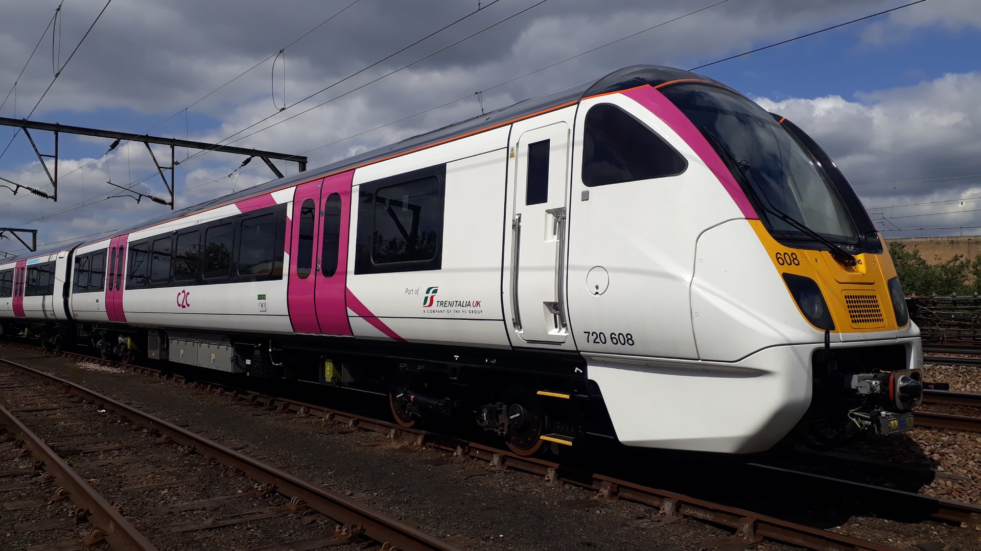 Class 720 c2c train