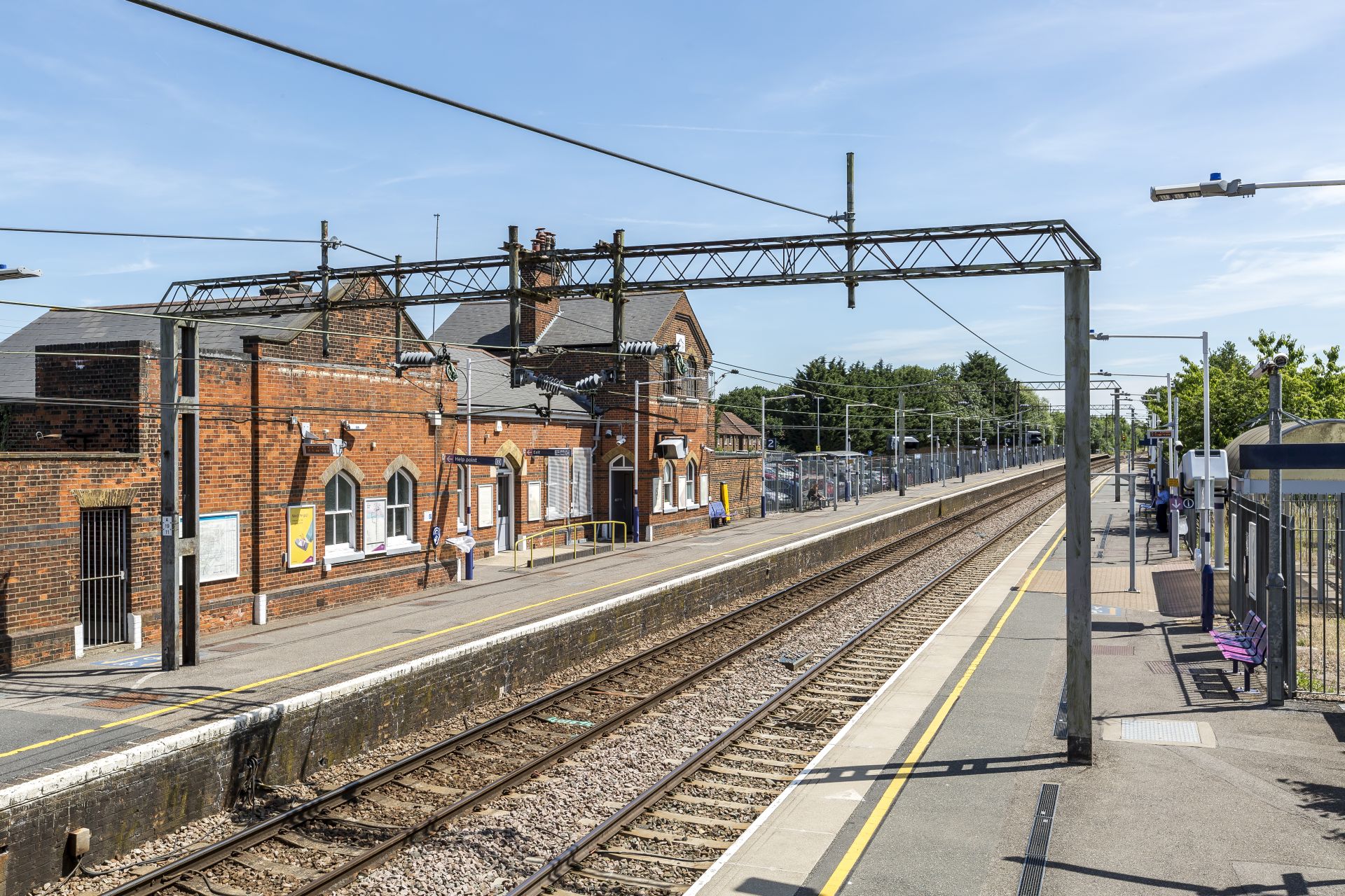  66cf3f4346cfb 66cf3f4346cfc1190 Essex Station West Horndon West Horndon (station).jpg
