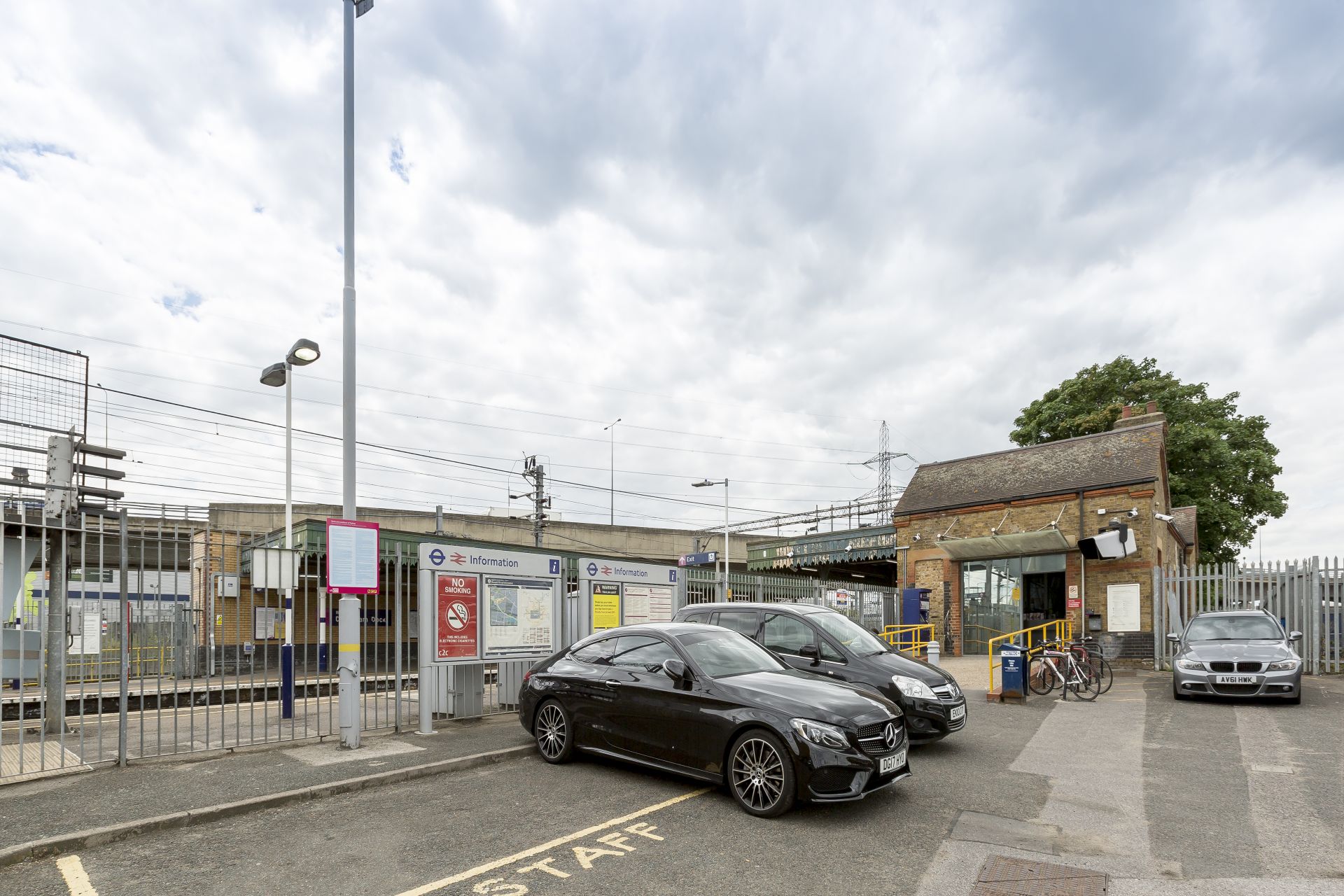  66cf405e57203 66cf405e57206967 Dagenham Dagenham Dock (station) London Station.jpg