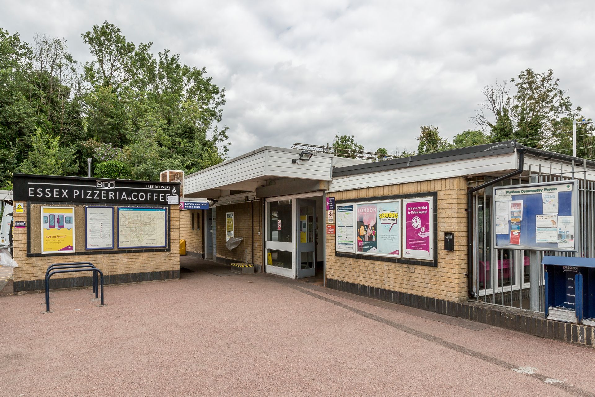  66cf41187493e 66cf4118749401035 Essex Purfleet Purfleet (station) Station.jpg