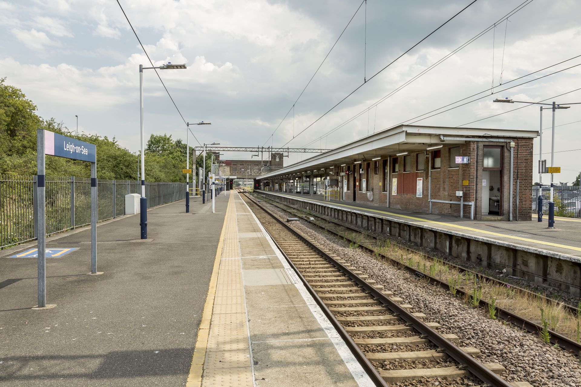  66cf41fcaf96a 66cf41fcaf96c1079 Essex Leigh On Sea Leigh On Sea (station) Southend On Sea Station.jpg