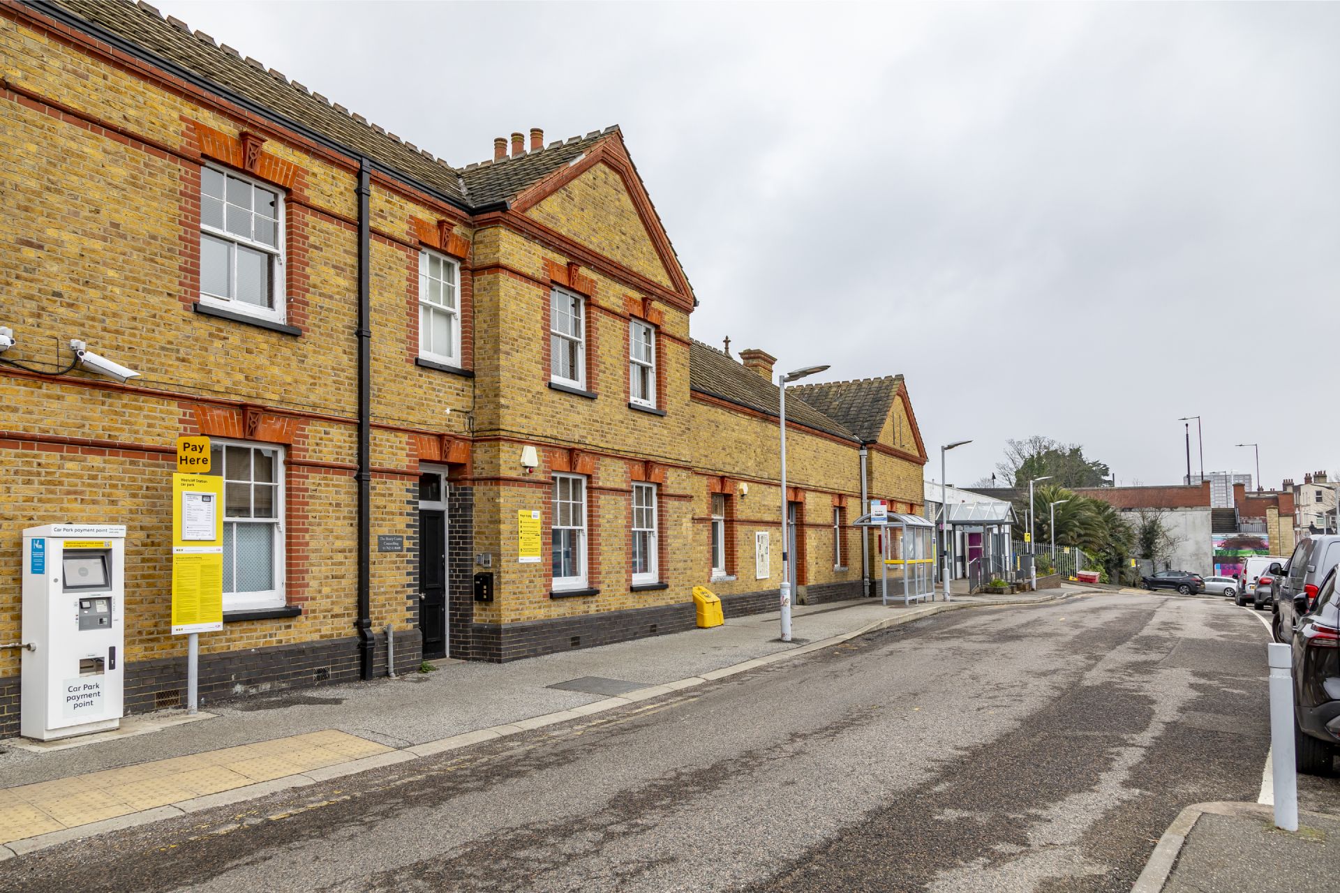  66cf424cdd194 66cf424cdd196425 Created 2024 03 11 Essex Southend On Sea Station Westcliff Westcliff (station).jpg