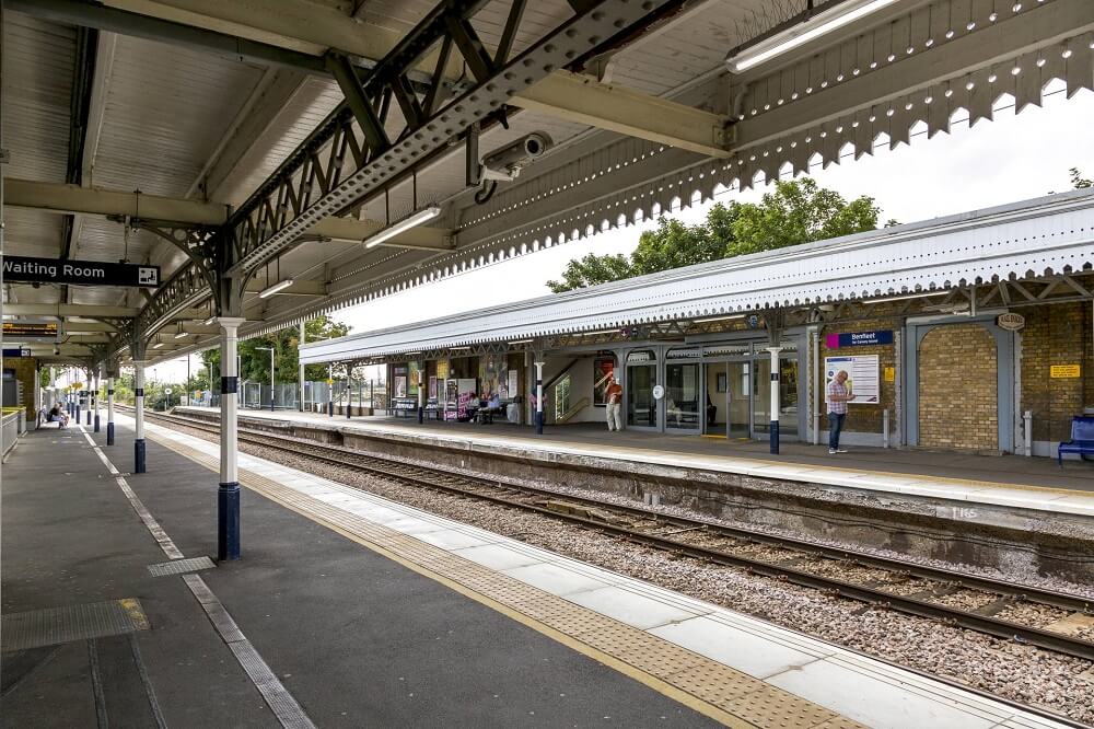 Trains to & from Benfleet station